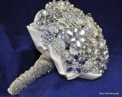 broach bouquet