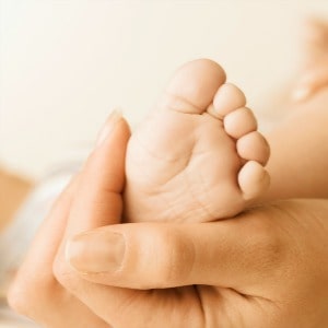 baby feet - socks help baby sleep longer