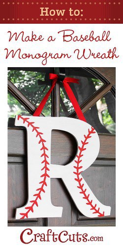 A door with a decorative letter that looks like a baseball.