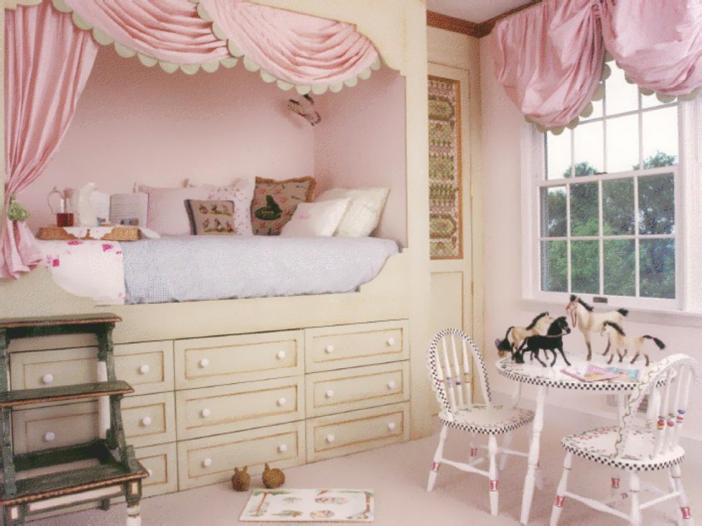 A little girl\'s bedroom decorated with pink  accents.