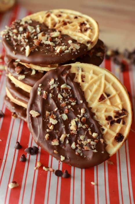 Dipped-Chocolate-Chip-Pizelle