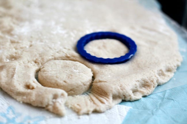 salt-dough-ornament-frozen-cut
