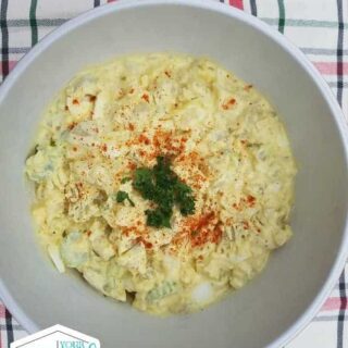 A bowl of food on a plate.