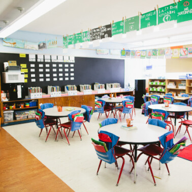 A picture of a school classroom.