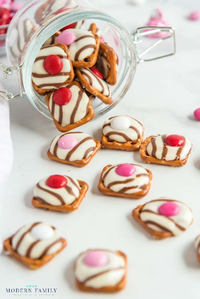 _Valentines Pretzel Buttons with Hershey Kisses and M&Ms -5