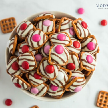 A bowl of Valentine pretzel buttons on a table.
